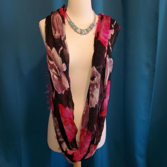 2 Sheer Infinity scarves - Black & Roses - Green Tartan - Picture 3 of 8